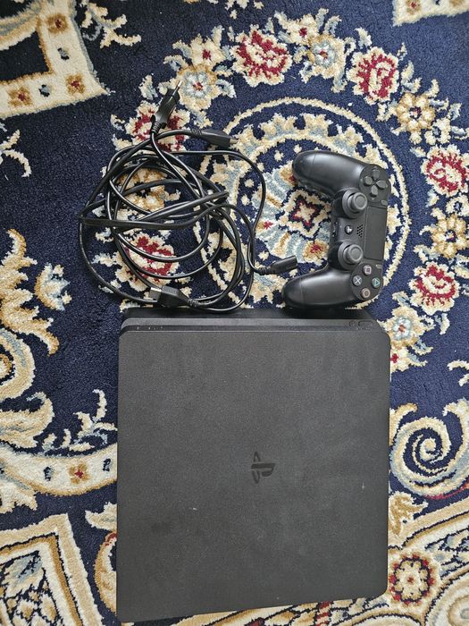 Продаётся PlayStation 4
