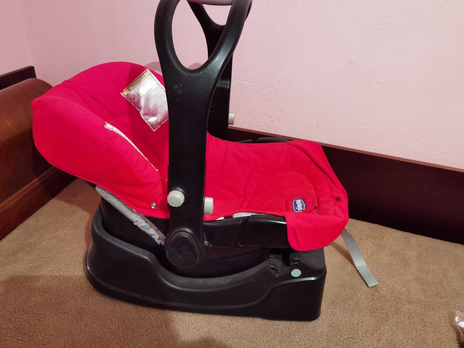 Продавам бебешки кош Chicco – червен, в отлично състояние