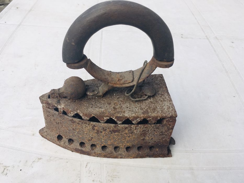 Fier de călcat cu cărbune