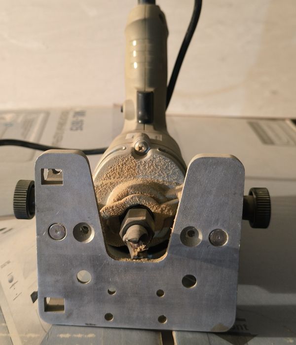 Elektr frezer Crown CT11020