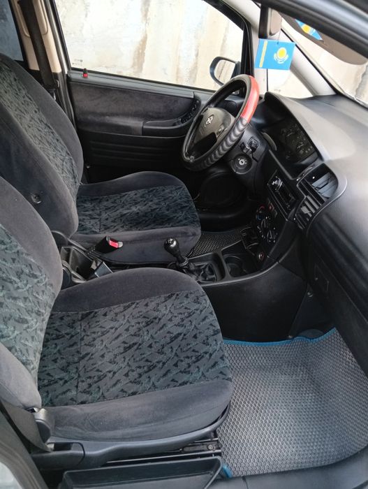 Зафира 1.8 2002 год