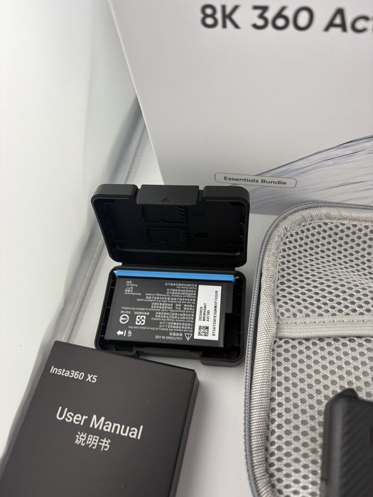 INSTA360 X5 Essentials Bundle, sigilat, pachet EXTRA FULL, OCAZIE