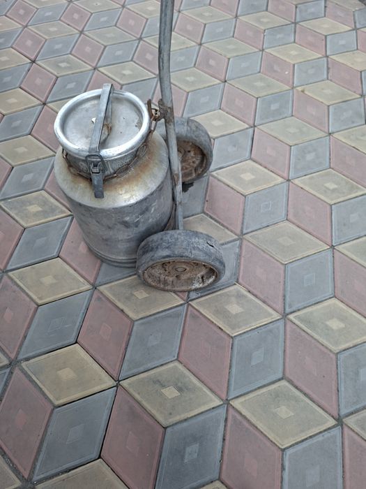 Продам флягу с тележкой