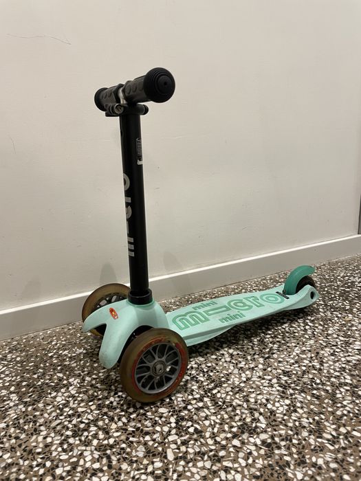Micro Mini 2Go Deluxe Plus Тротинетка