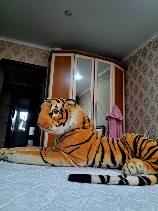 Продам плюшевого тигра