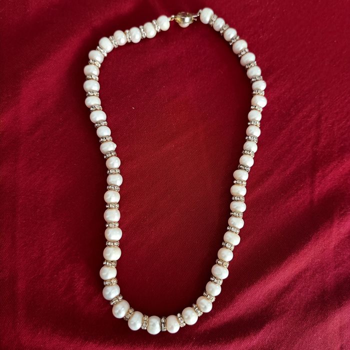 Бусы разные смотрите фото