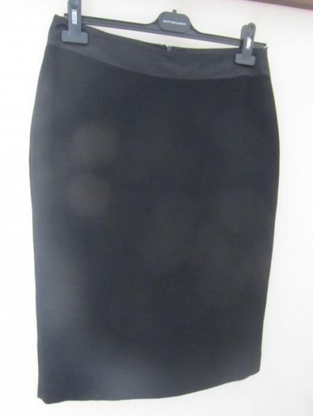 Продавам нова елегантна, официална, маркова пола