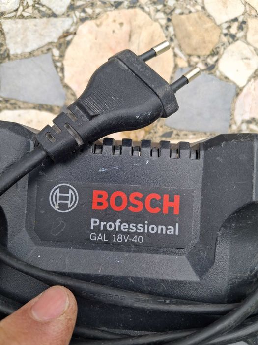 Зарядно и батерия за инсроменти бош