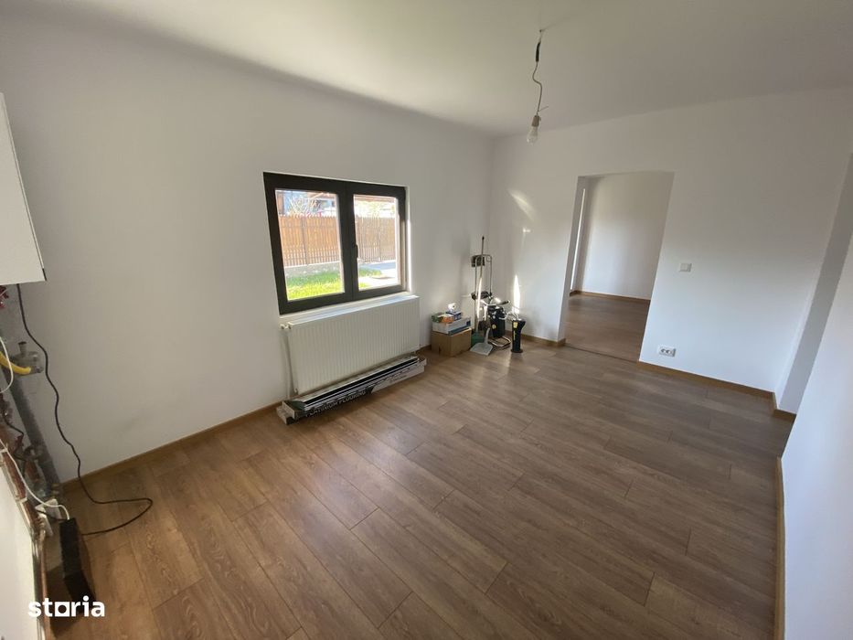 Casă cu 4 camere,2 bai, curte 529mp, toate utilitatile Breaza