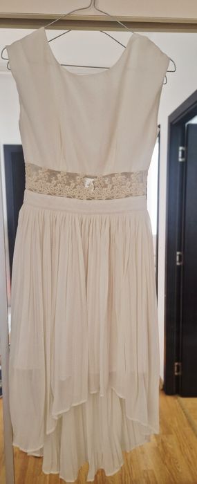 Rochie alba vaporoasa