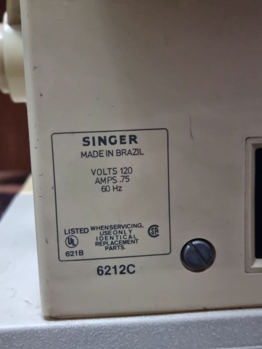 Машинка швейная электрическая