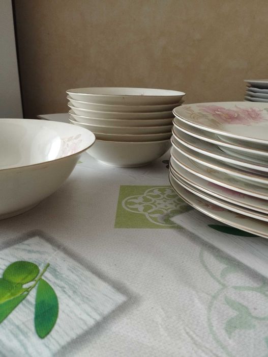 Фарфоровая посуда. Сервиз.