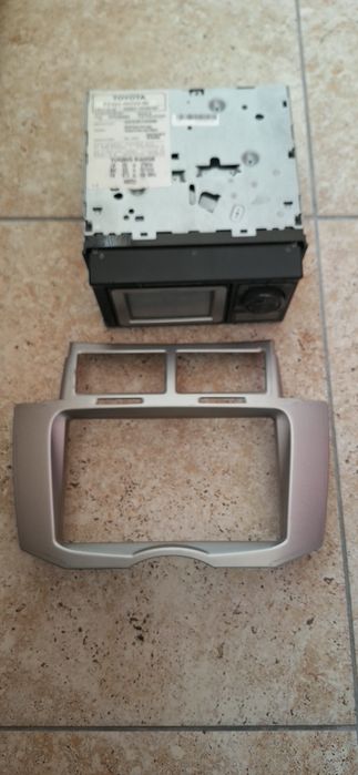 Autoradio cu bluetooth și navigație.