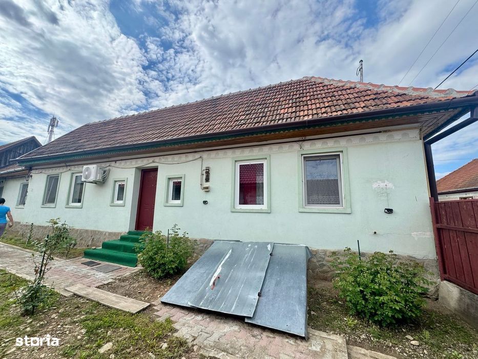 Casa individuala, teren mare, partial renovata-Arpasu de Sus-Sibiu