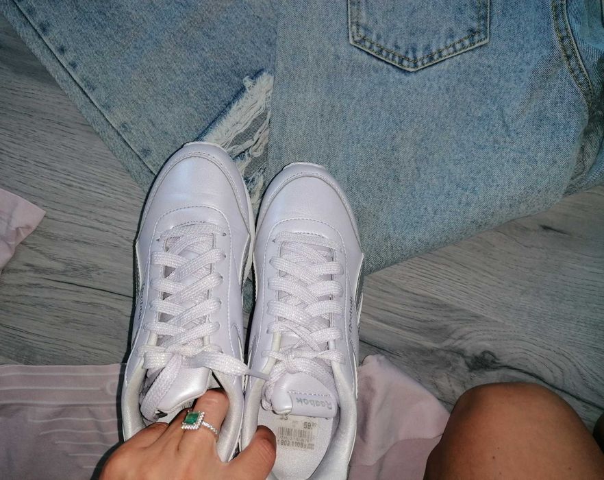 Adidasi Reebok nr 33 potriviți si pt 35 preț redus