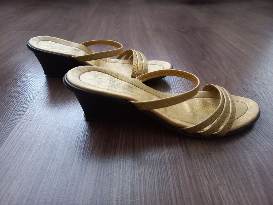 Продавам дамски обувки
