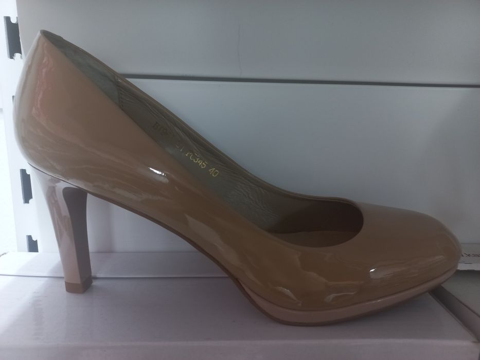 Туфли новые 40р( маломерят)