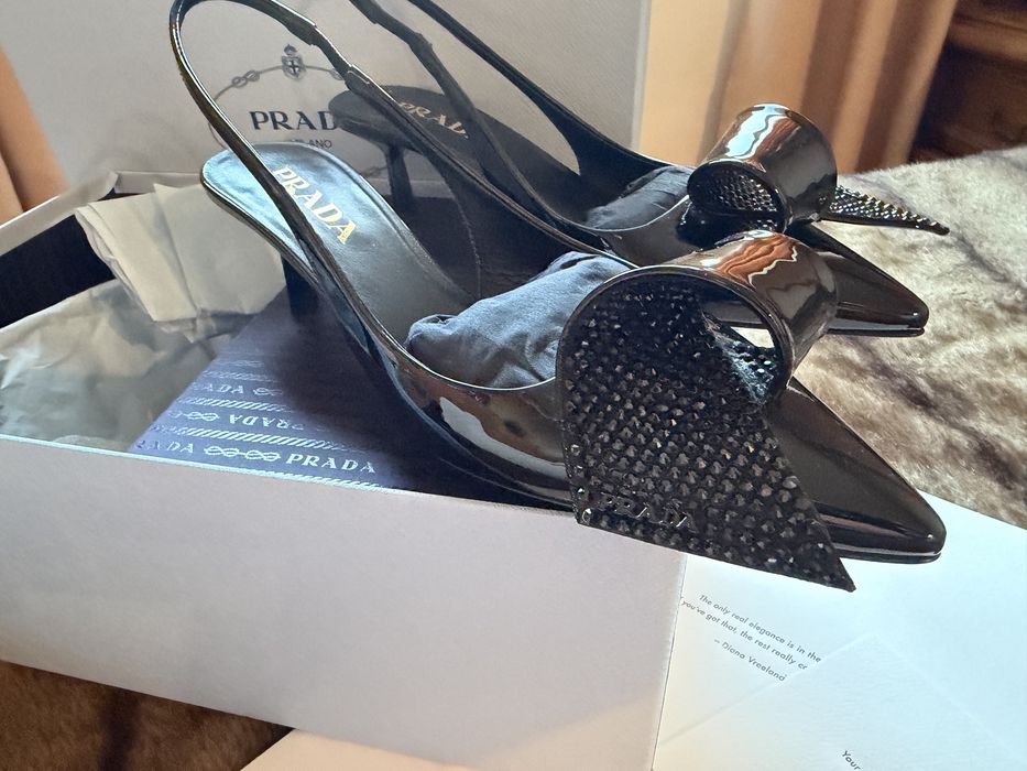 Обувки Prada (ест. кожа)