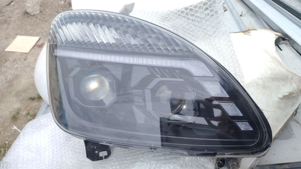 Продам комплект фар