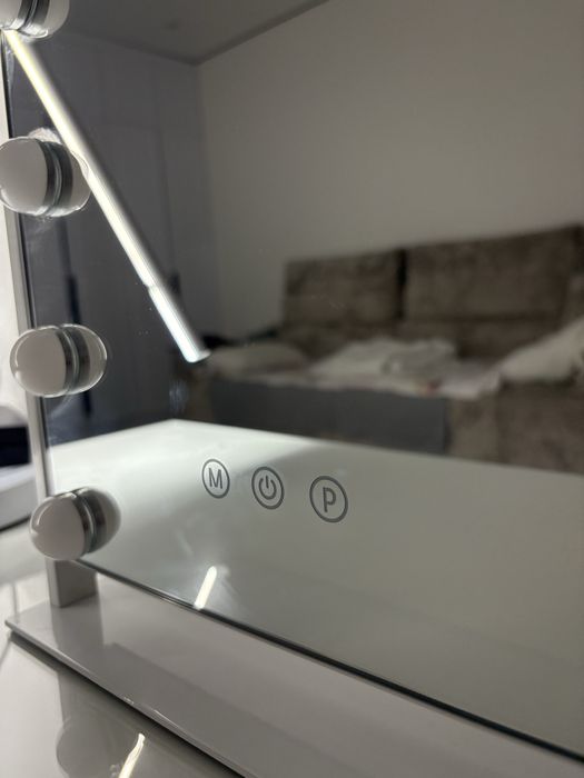 зеркало с лампочками