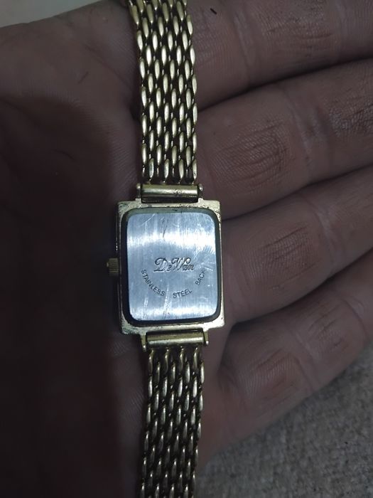 Позлатен часовник