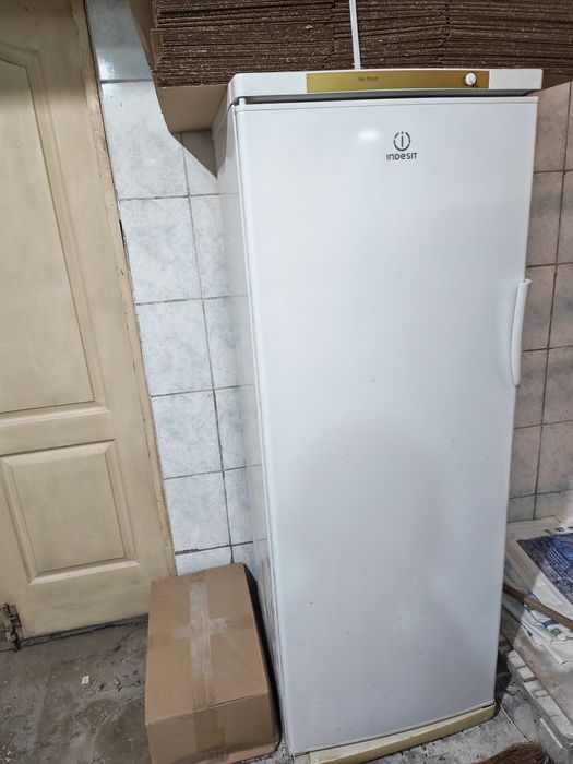 Морозильник индезит и холодильник Ugur