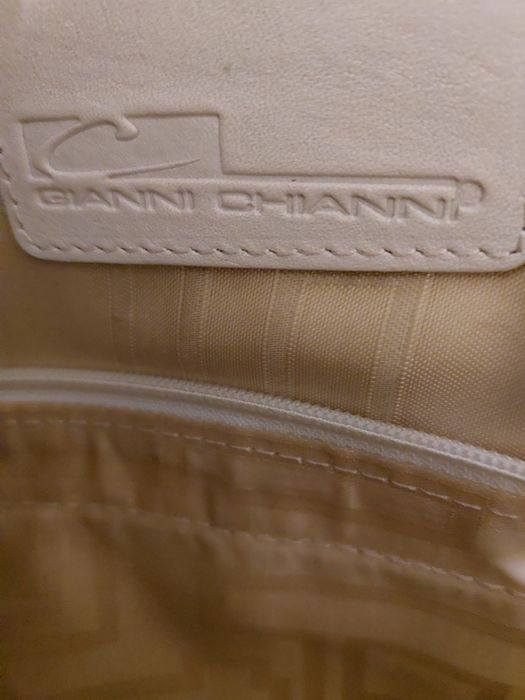 Продавам кожена чанта