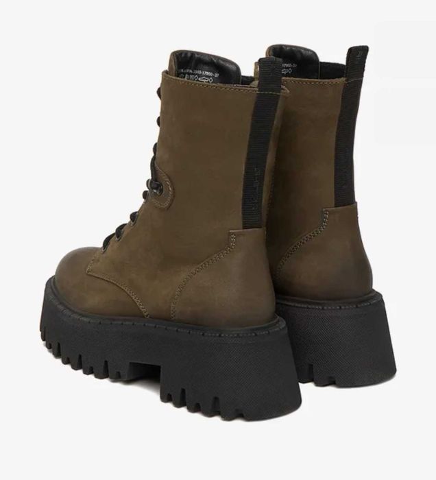 Продавам. Модни ботуши. Нов