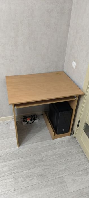 Продам компьютерный стол