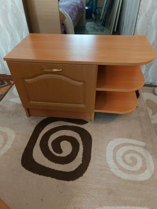 Продам тумбочку.