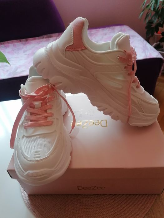 Маратонки нови 39 номер.