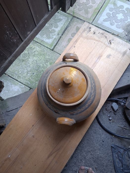 Vint vase de lut foarte vechi mai mult de 35 ani