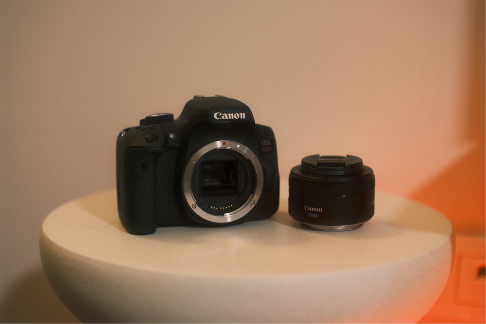 Фотоапарат Canon EOS 750D