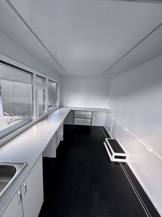 Търговска каравана (Food Truck) 4m x 2.30m x 2.30m
