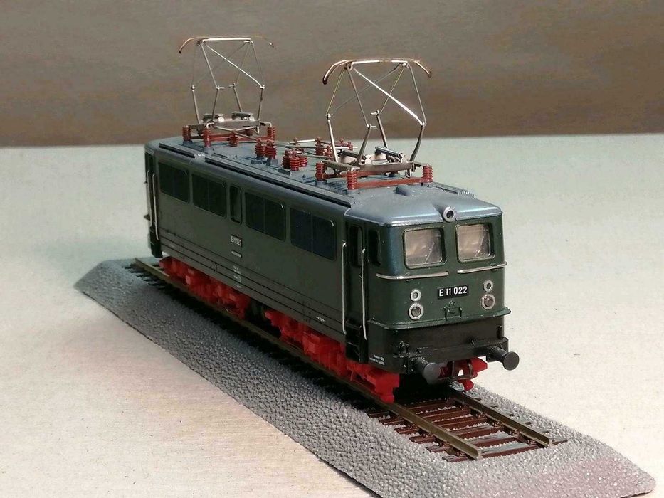 Locomotiva electrica E11  ,marca Piko scara ho