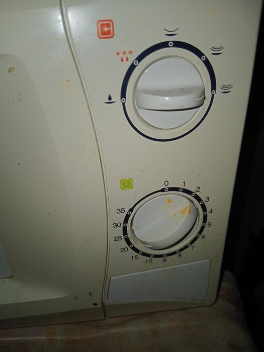 Cuptor cu microunde DAEWOO cu dezgheț