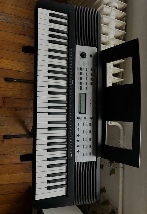 Синтезатор Yamaha YPT-270 като нов + стойка – идеален за начинаещи