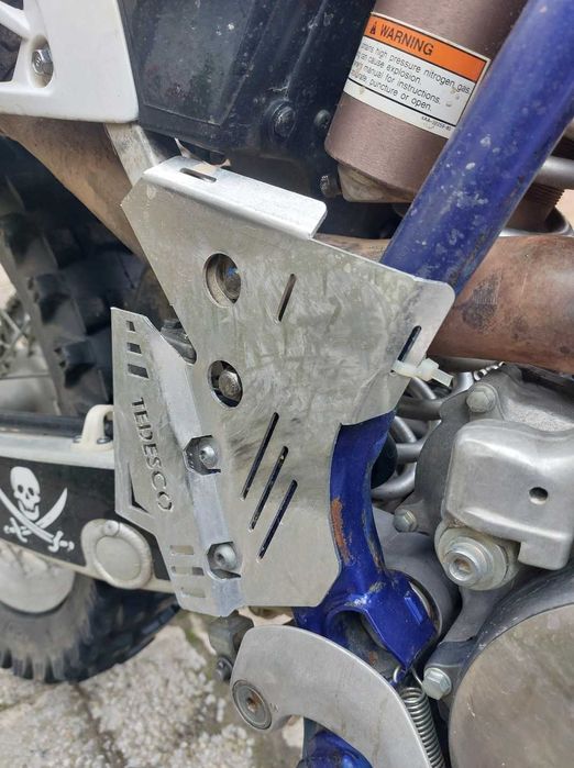 Yamaha WR / YZ - гардове за рамка + помпа задна спирачка