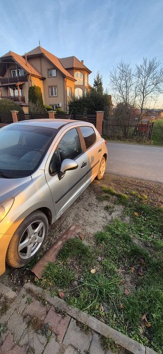 Vând Peugeot 207