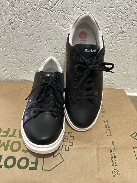 Обивки , като нови , обувани по един път за проба