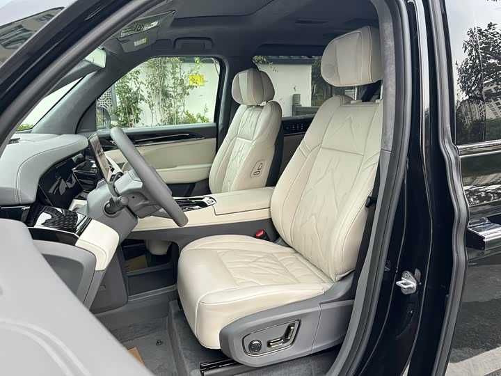 Zeekr 009 4WD 108kWh 6-местный