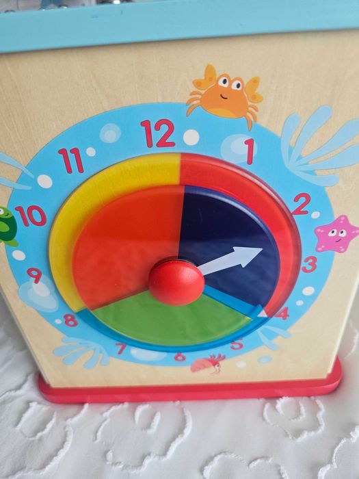 Интерактивен куб на марката Hape – модел Nature Exploration Play Cube