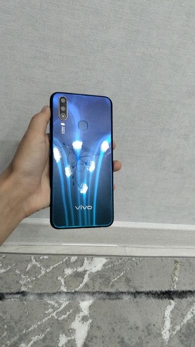 Продаю телефон VIVO Y12 синий