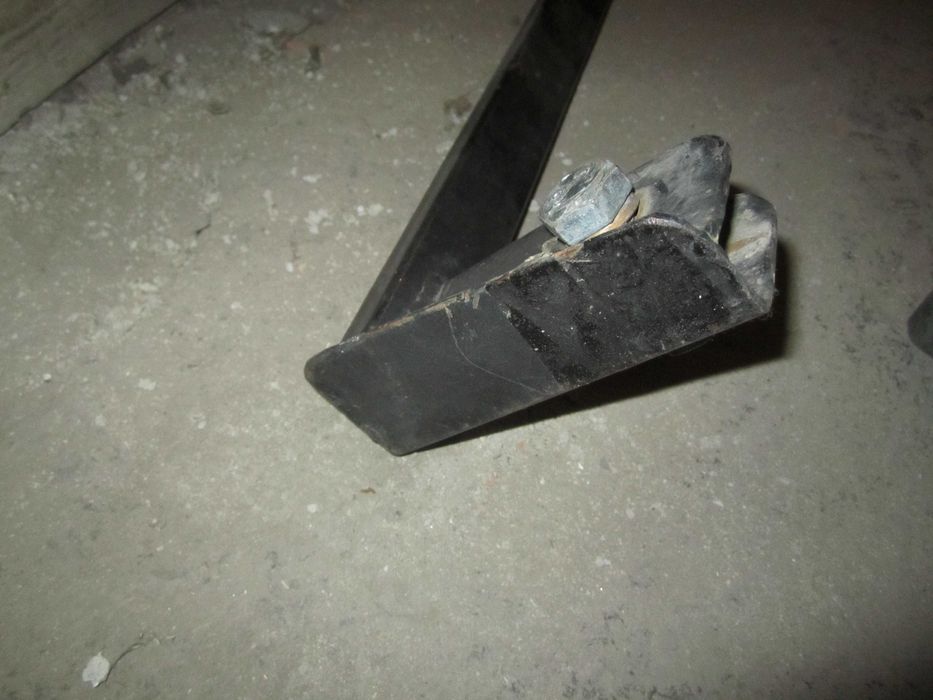 Продавам правен теглич за Toyota avensis verso,цена 20 Евро.