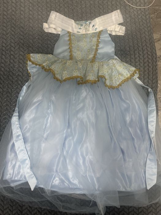 Нарядное платье на 6-8 лет