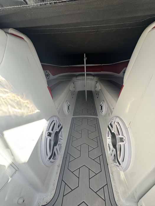 Barca SeaDoo Challenger Wake 230 – 510HP (2x Rotax 255)