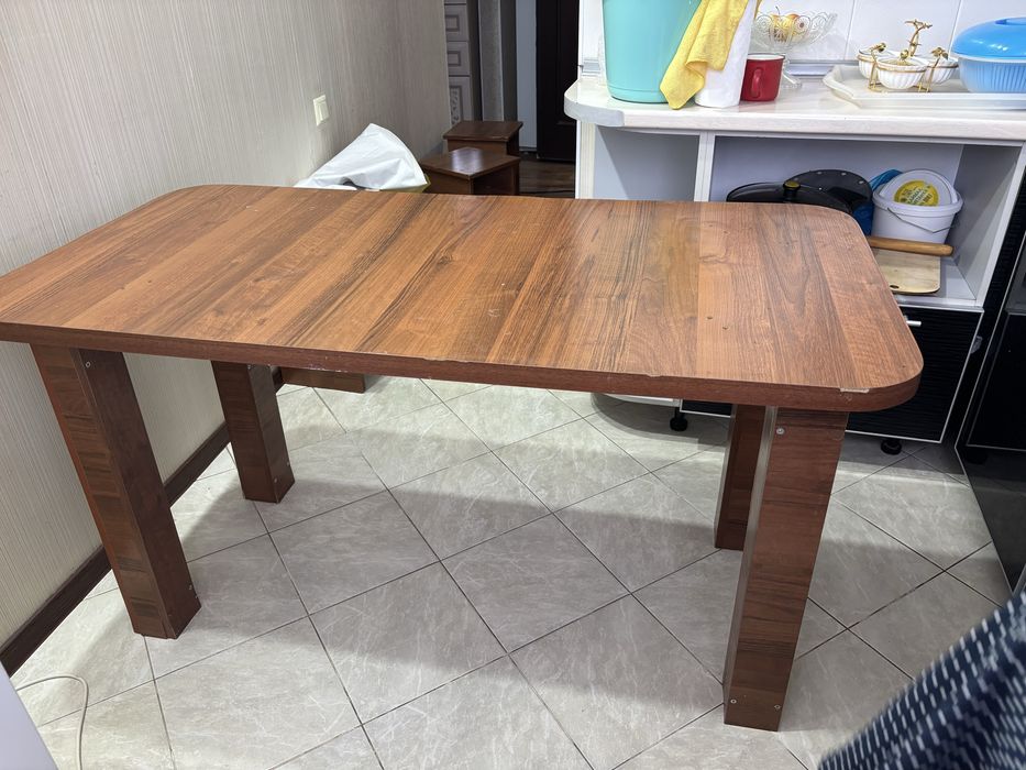 Продам стол кухонный