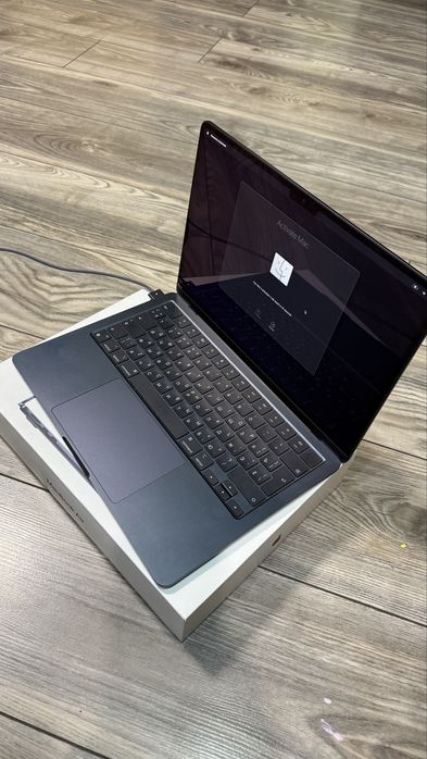 Продам MacBook Air M2 13.6 A2681