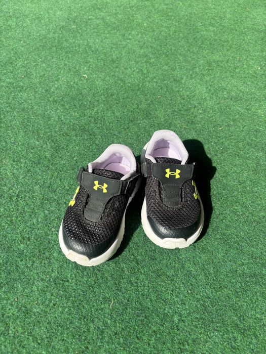 Adidasi Under Armour si tenesi Hm panza bebelusi