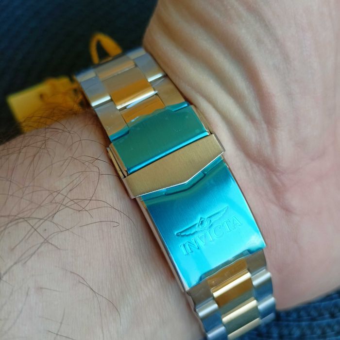 Нова Invicta, 200m, Seiko Caliber/Hattori/TMI C32 кварц, корона на винт